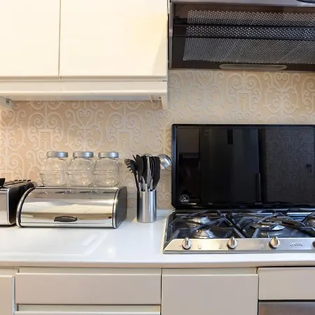 3bd Apt Near Colosseum *