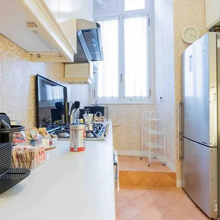 Appartamento 3bd Apt Near Colosseum Roma
